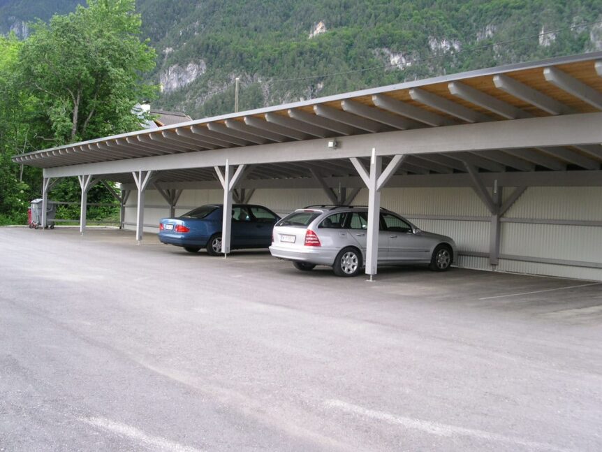 Carport für Mehrparteienhaus