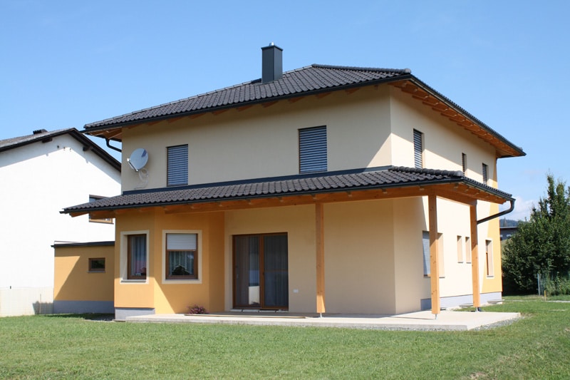 Massivbauhaus mit Walmdach